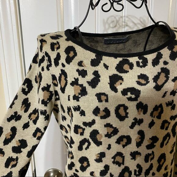 VELVET by Graham & Spencer Leopard Print Sweater Size Small Long Sleeve Pullover - Picture 8 of 12